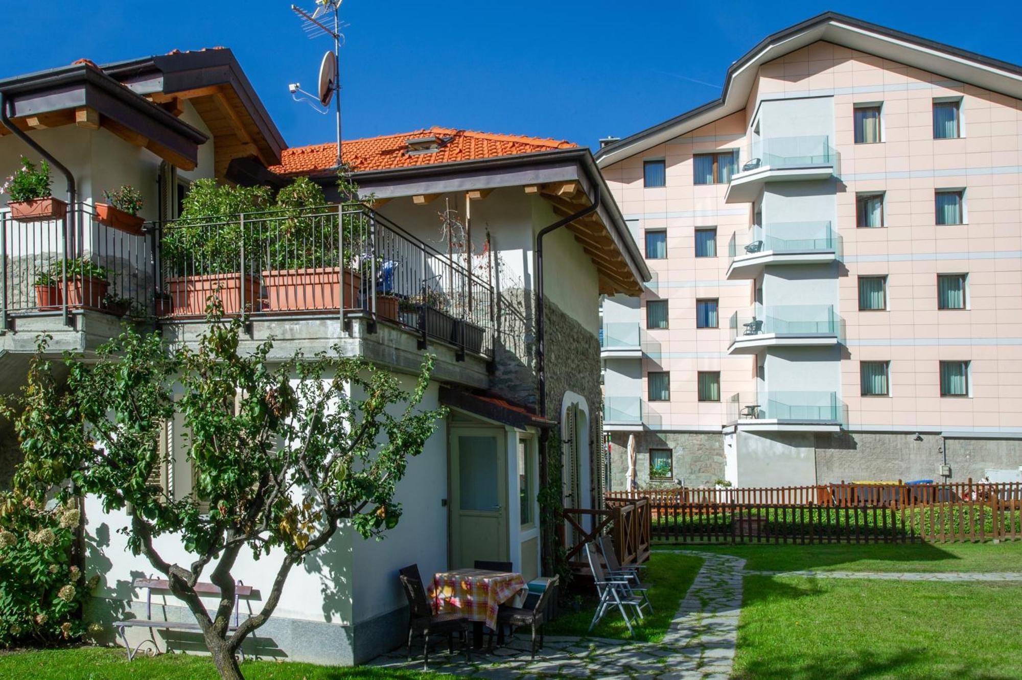 Hotel Au Soleil Saint-Vincent Exteriör bild
